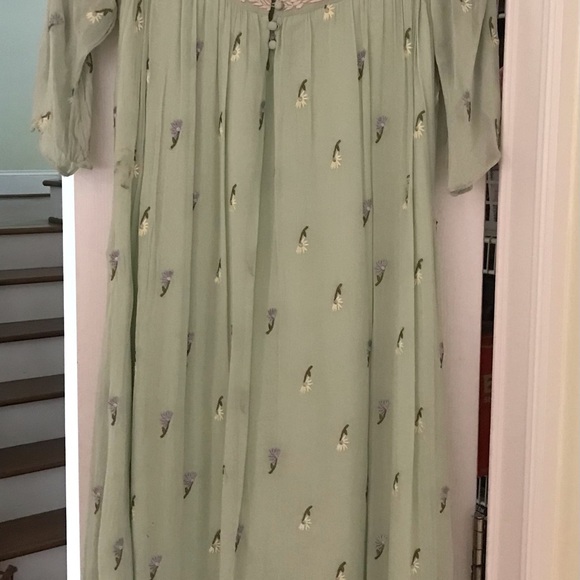 Vintage dress with embroidered flowers - Picture 2 of 5